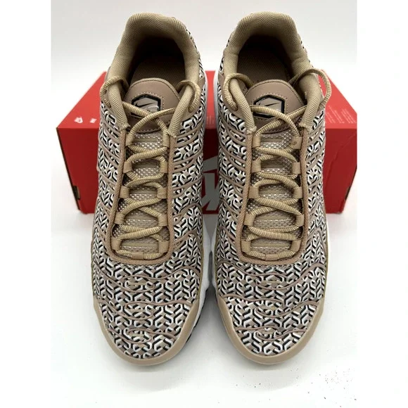 Nike Air Max Plus "United in Victory" Womens size 10 Mens ≈ 8.5 shoes FB2557 200 - Picture 4 of 6